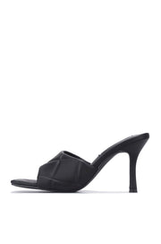 CAPE ROBBIN ROLEX GOING HARD TO FLEX SLIP ON MULE HEELS BLACK QUILTED MULES